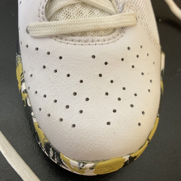 Kid’s Adidas Sneakers w/ cool camo bottoms - Picture 8 of 13